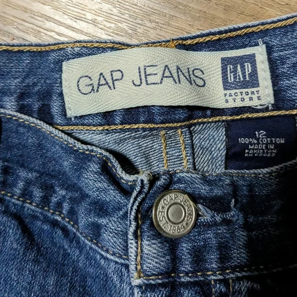 Gap women's jean shorts, size 12 - Picture 4 of 5